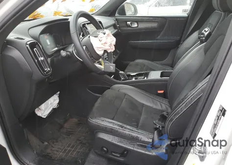 2022 Volvo Xc40 T5 R-Design z USA, uszkodzony, nr VIN YV4162UM4N2700415